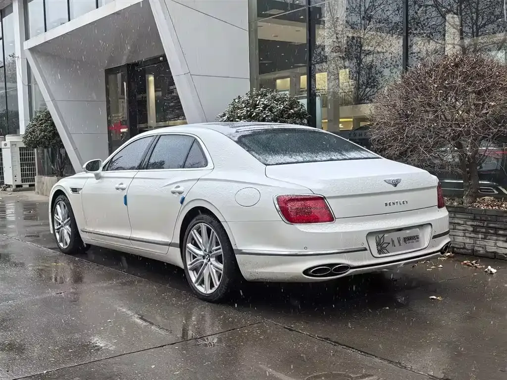 Bentley Flying Spur PHEV — фото 8