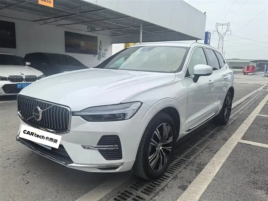 Volvo XC60 — фото 1