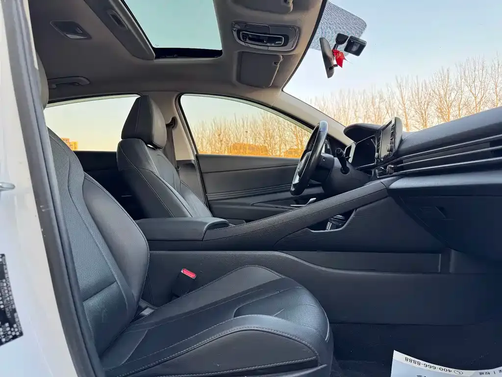Hyundai Elantra — фото 7