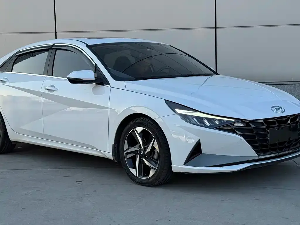 Hyundai Elantra — фото 4