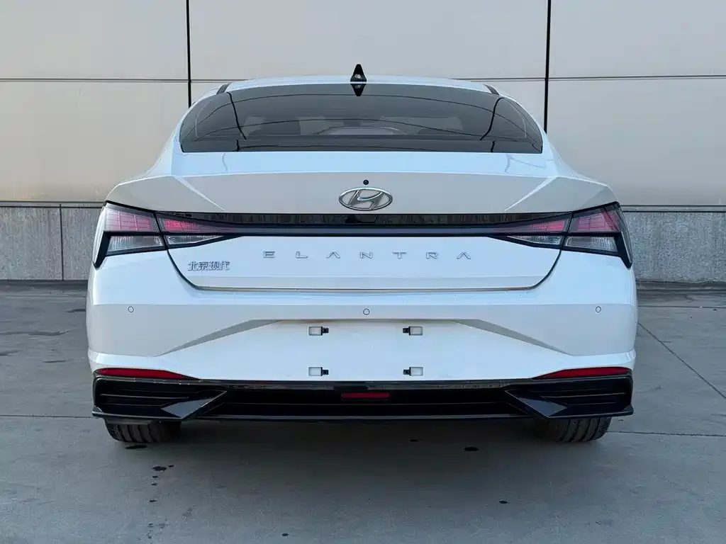 Hyundai Elantra — фото 2