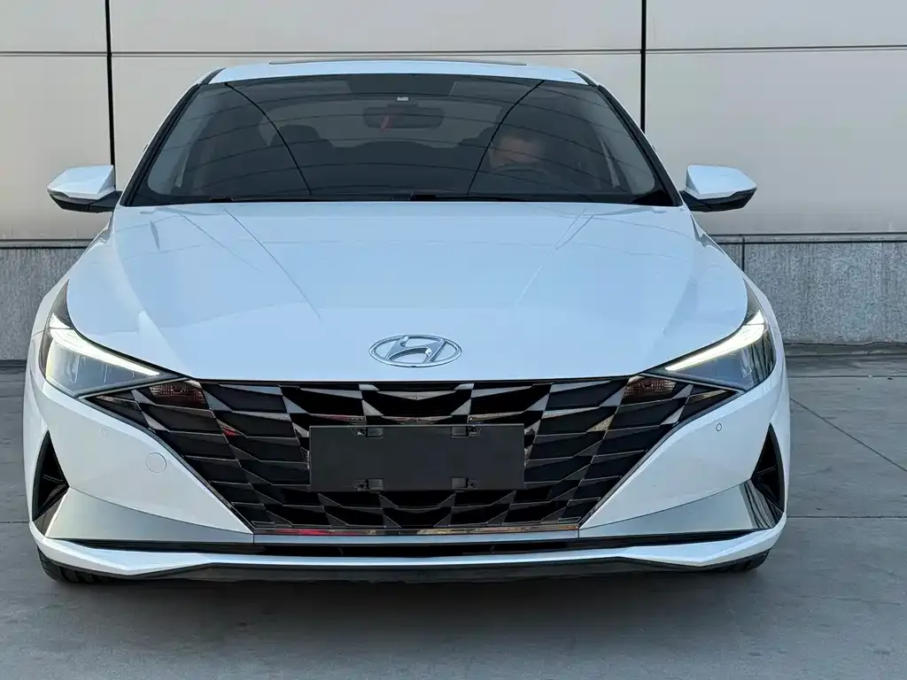 Hyundai Elantra — фото 5