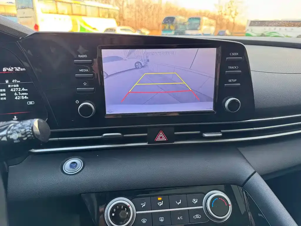 Hyundai Elantra — фото 8