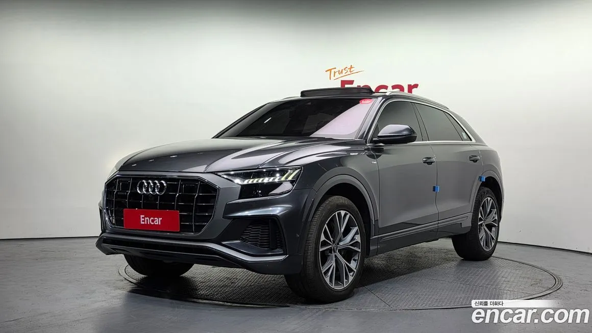 Audi Q8 — фото 1