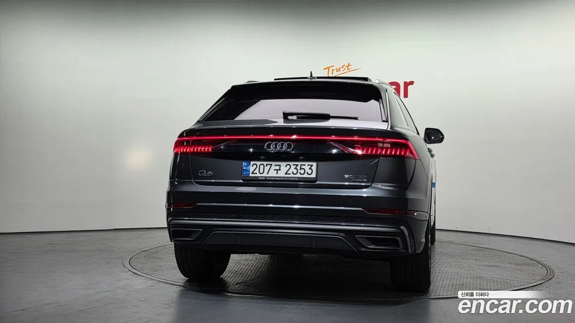 Audi Q8 — фото 7
