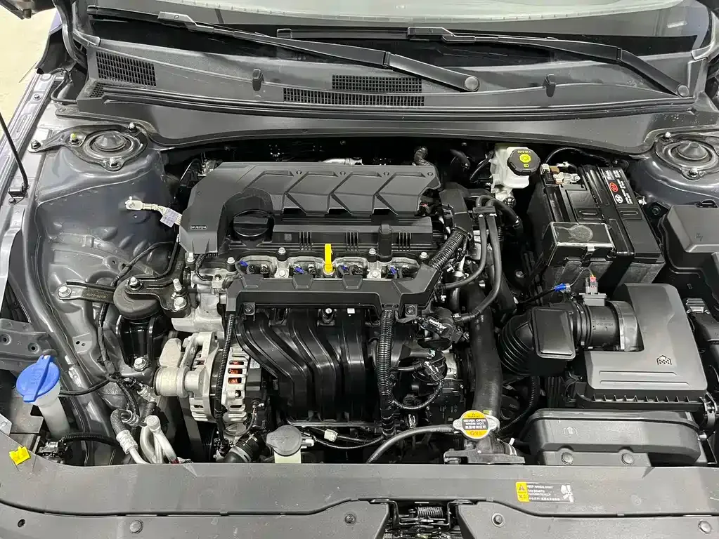 Hyundai Elantra — фото 10