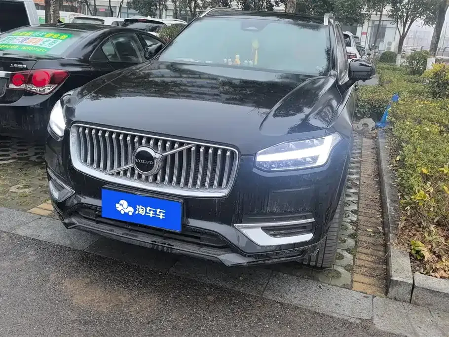 Volvo XC90 — фото 1