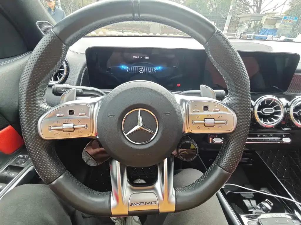 Mercedes-Benz GLB AMG — фото 8