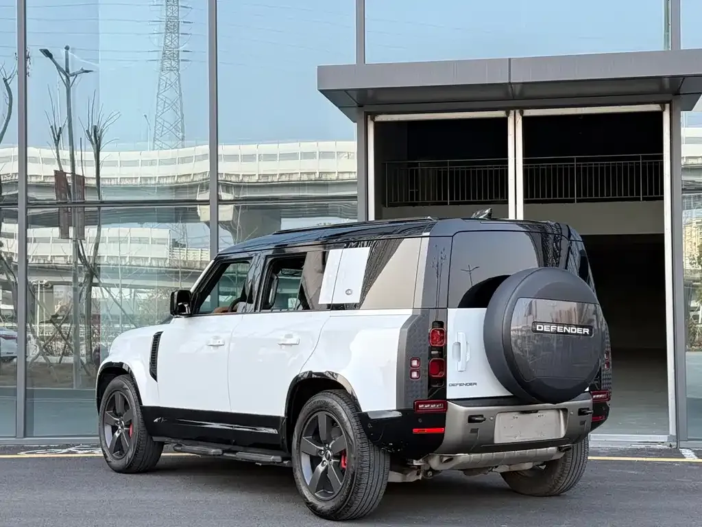 Land Rover Defender — фото 10