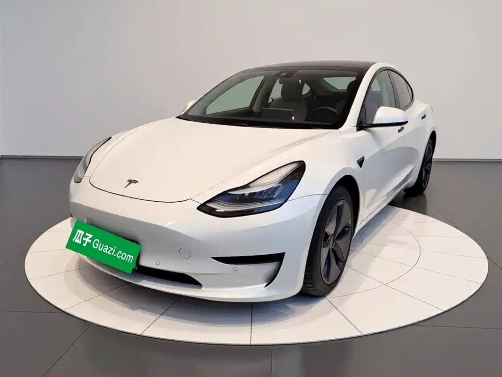 Tesla Model 3 — фото 1