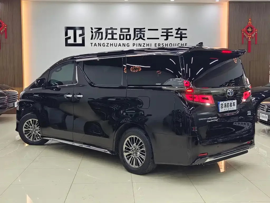 Toyota Vellfire — фото 10