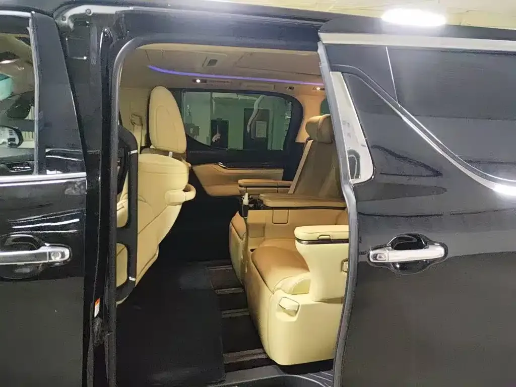 Toyota Vellfire — фото 4