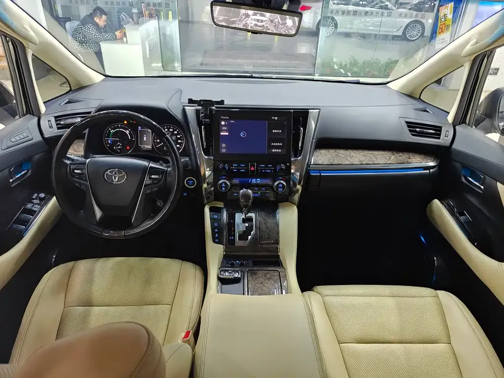 Toyota Vellfire — фото 8