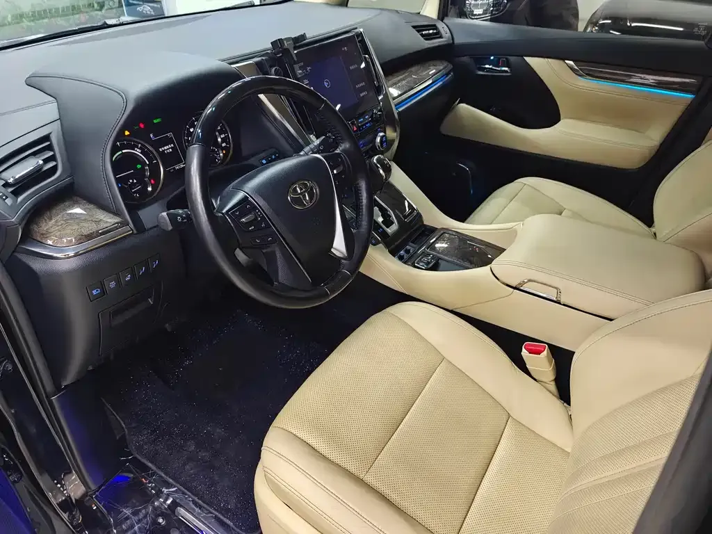 Toyota Vellfire — фото 7