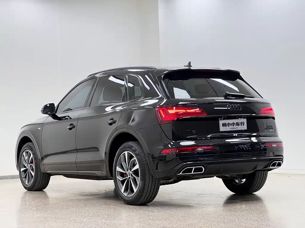 Audi Q5L — фото 6