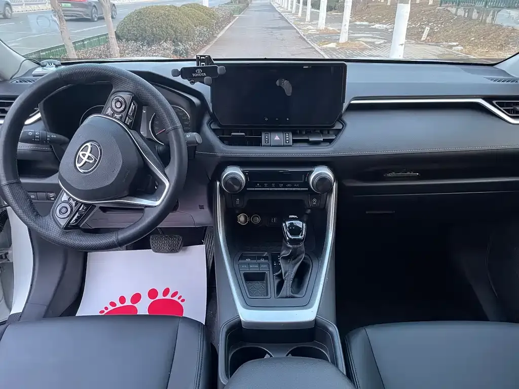 Toyota RAV4 — фото 10