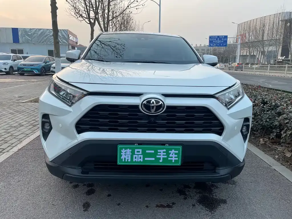 Toyota RAV4 — фото 2