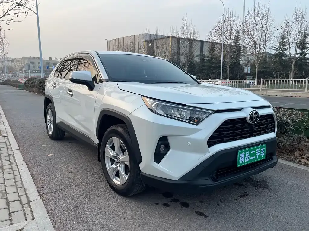 Toyota RAV4 — фото 4