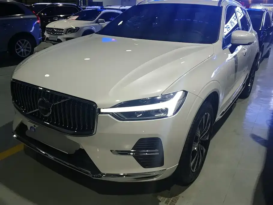Volvo XC60 — фото 1