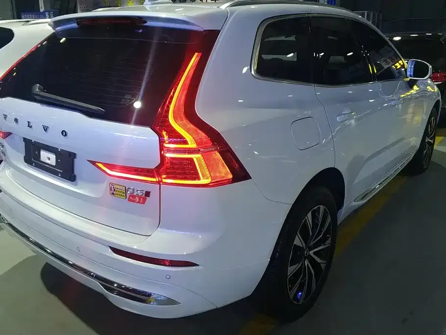 Volvo XC60 — фото 9