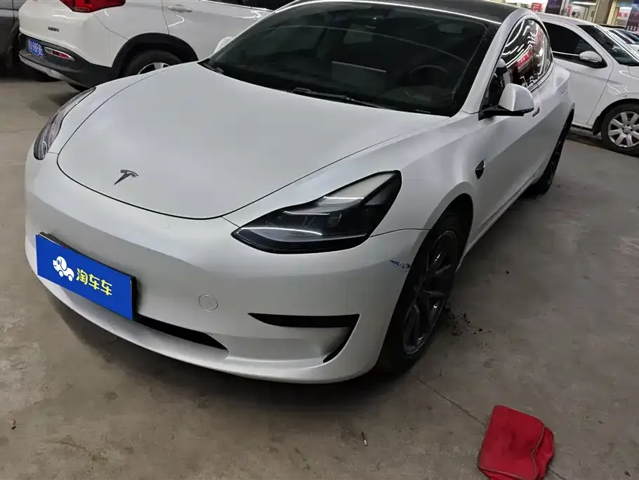 Tesla Model 3 — фото 1