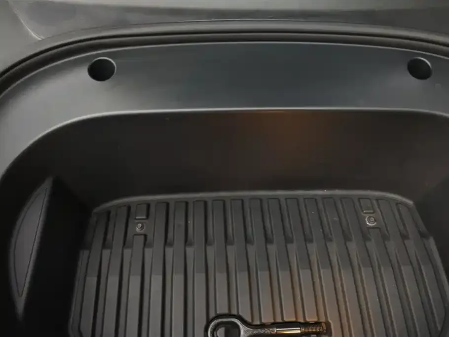 Tesla Model 3 — фото 10