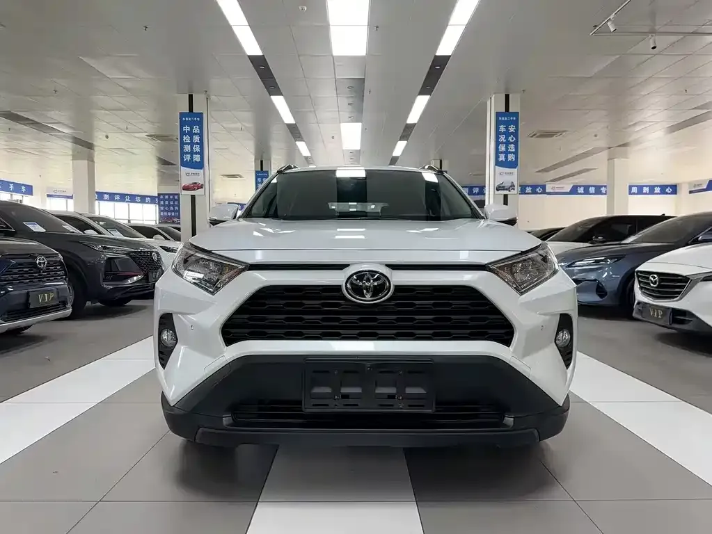 Toyota RAV4 — фото 6