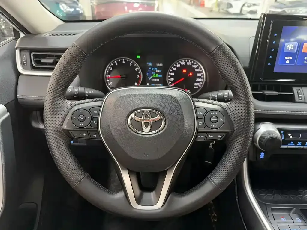 Toyota RAV4 — фото 9