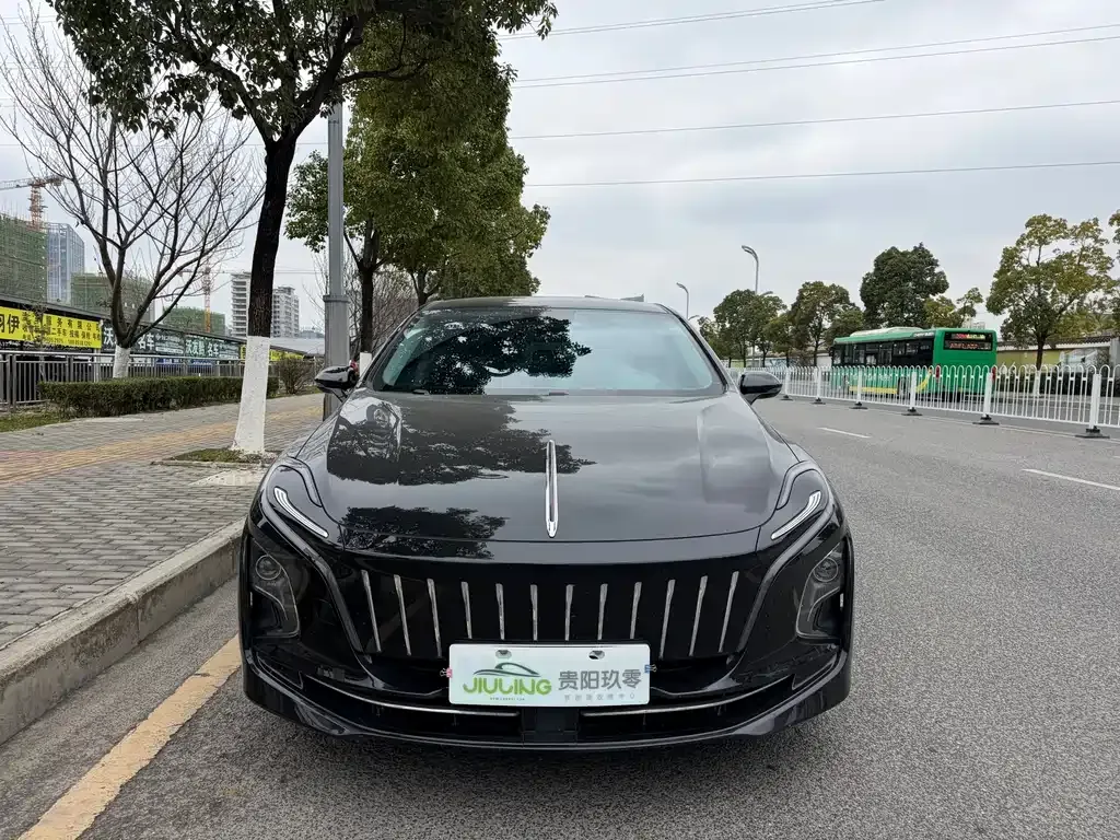 Hongqi E-QM5 — фото 1