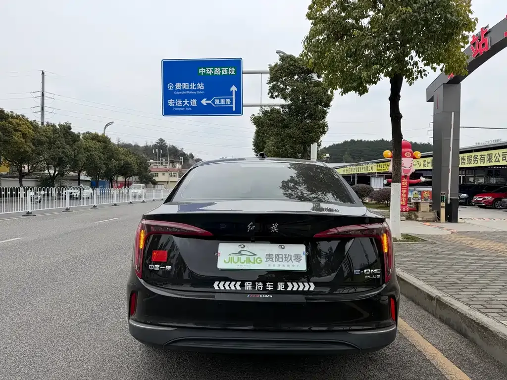 Hongqi E-QM5 — фото 9