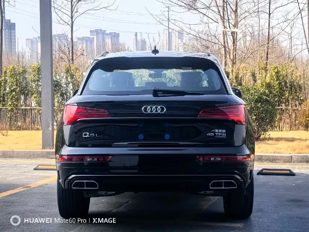 Audi Q5L — фото 10