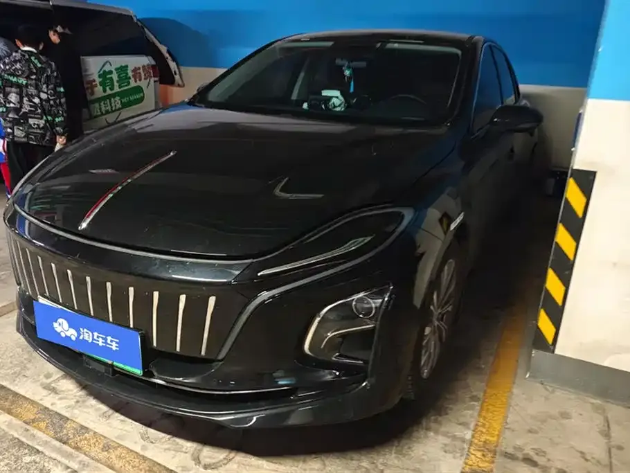 Hongqi E-QM5 — фото 1