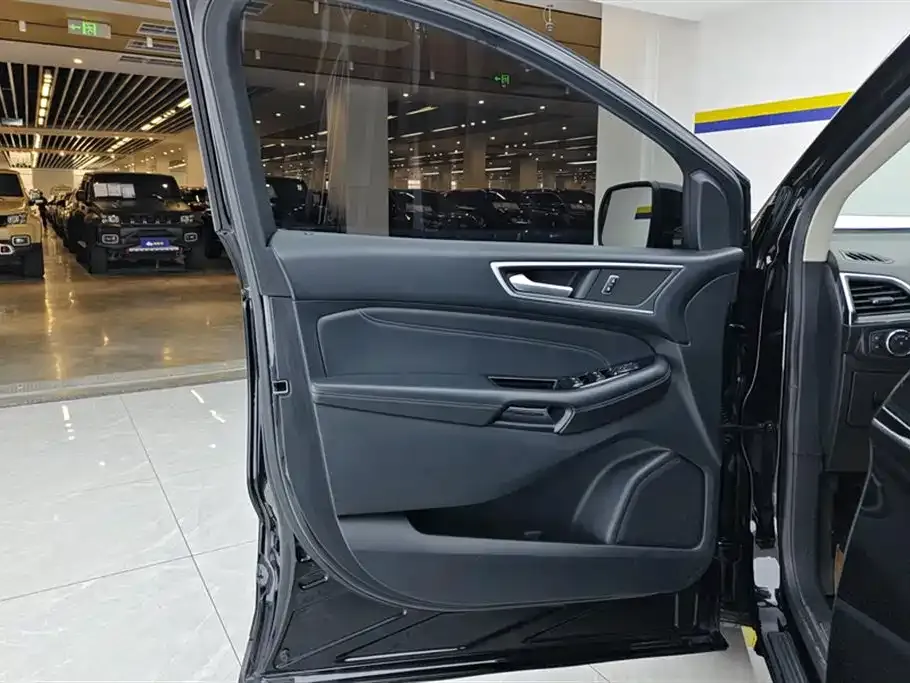 Ford Edge — фото 10