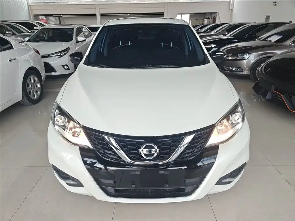 Nissan Tiida — фото 10