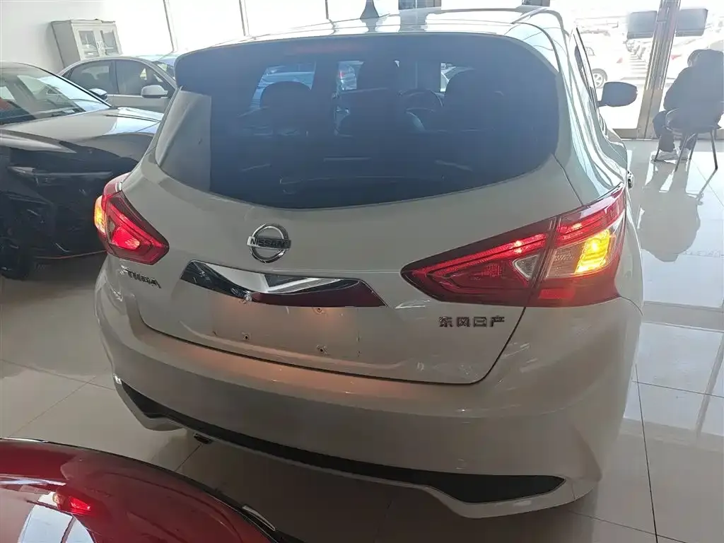 Nissan Tiida — фото 3