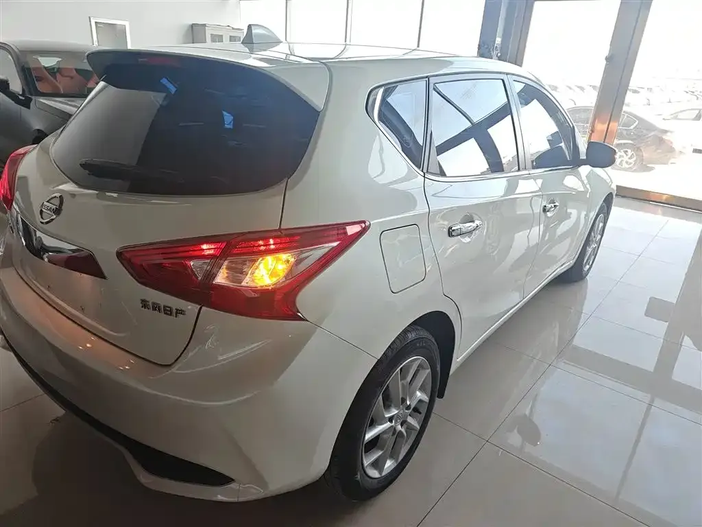 Nissan Tiida — фото 6