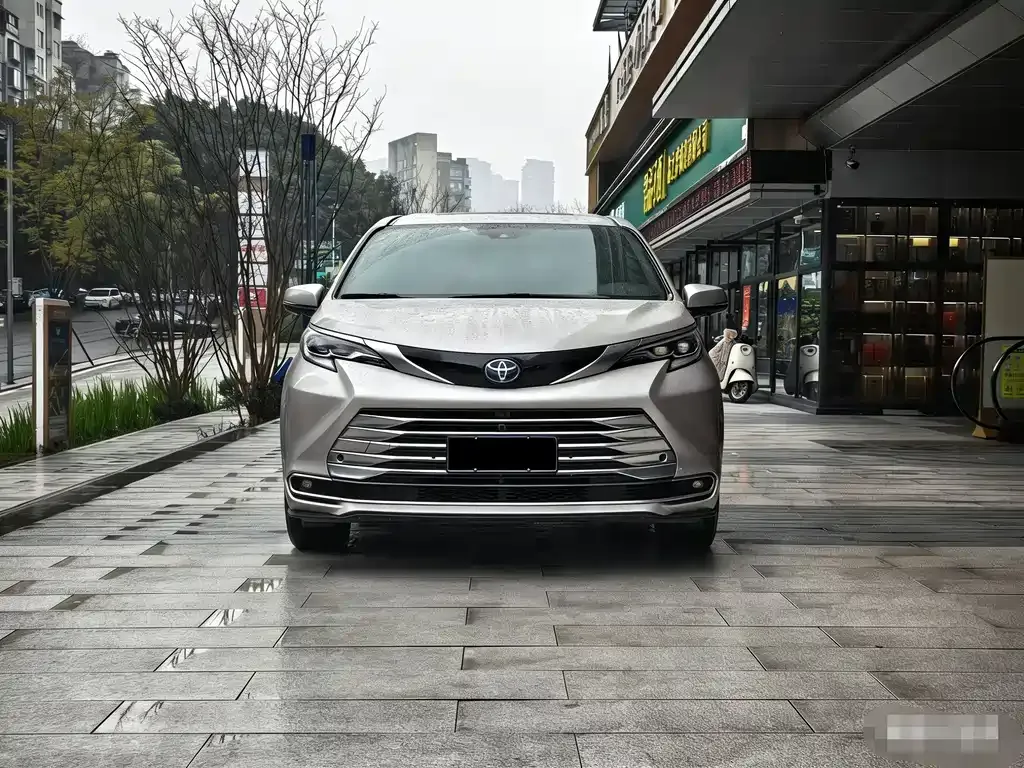 Toyota Sienna — фото 7