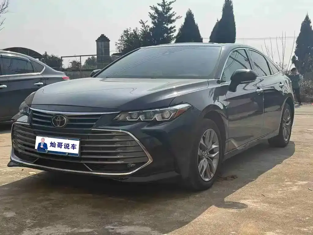 Toyota Avalon — фото 1