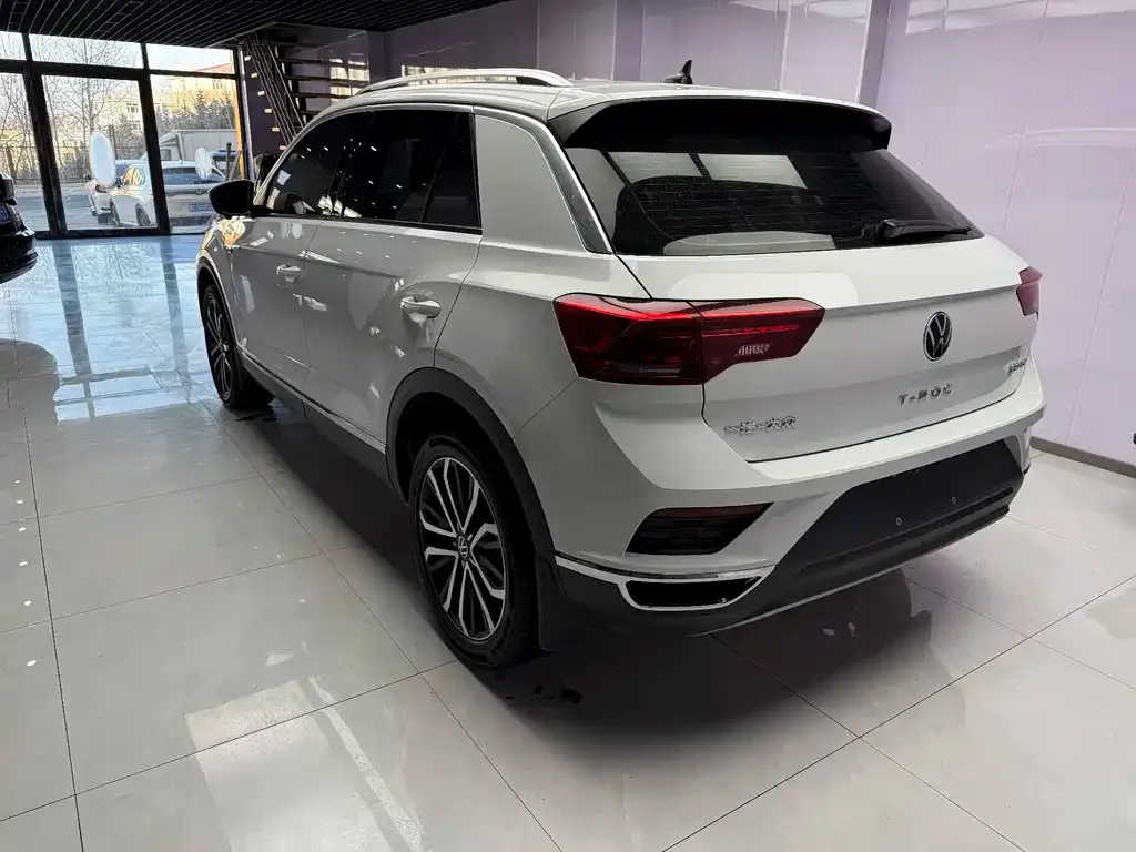 Volkswagen T-Roc — фото 7
