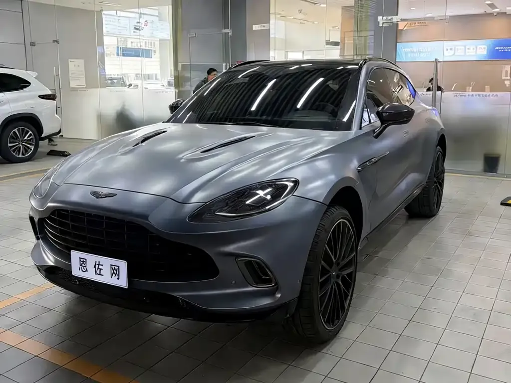 Aston Martin DBX — фото 1