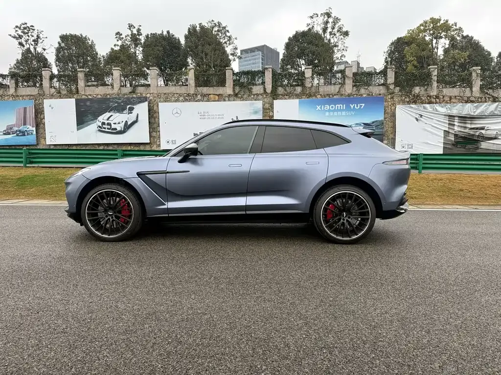 Aston Martin DBX — фото 6