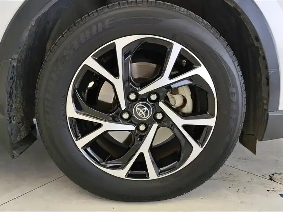 Toyota C-HR — фото 4