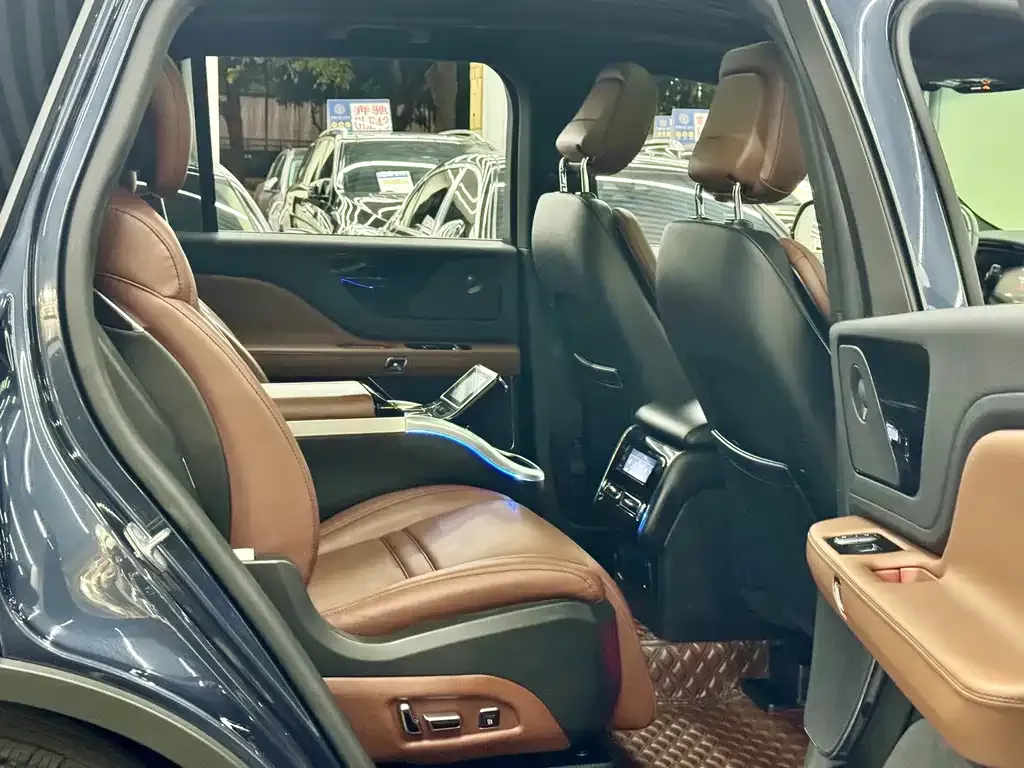 Lincoln Aviator — фото 4