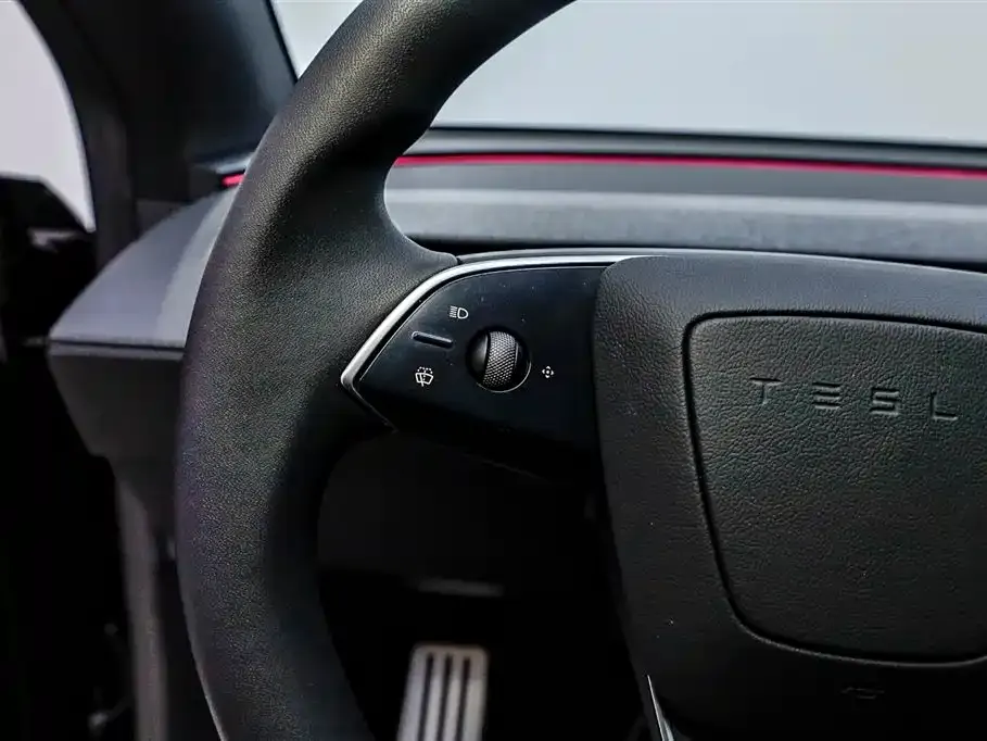 Tesla Model Y L — фото 10