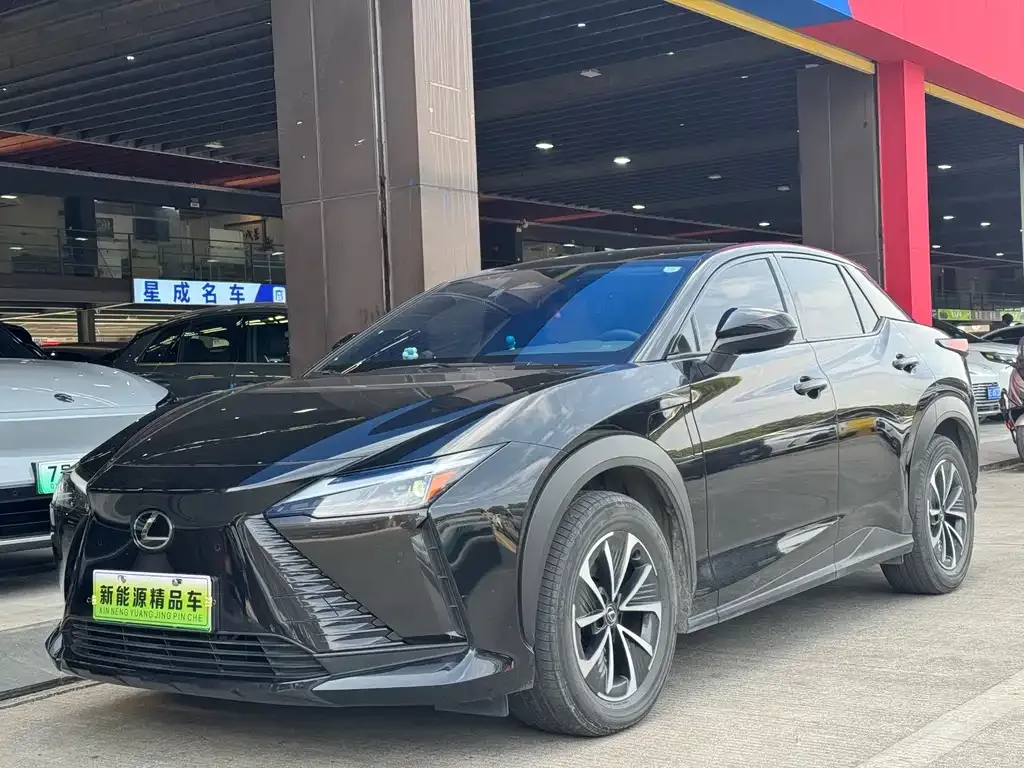 Lexus RZ — фото 1