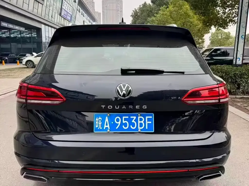 Volkswagen Touareg — фото 6