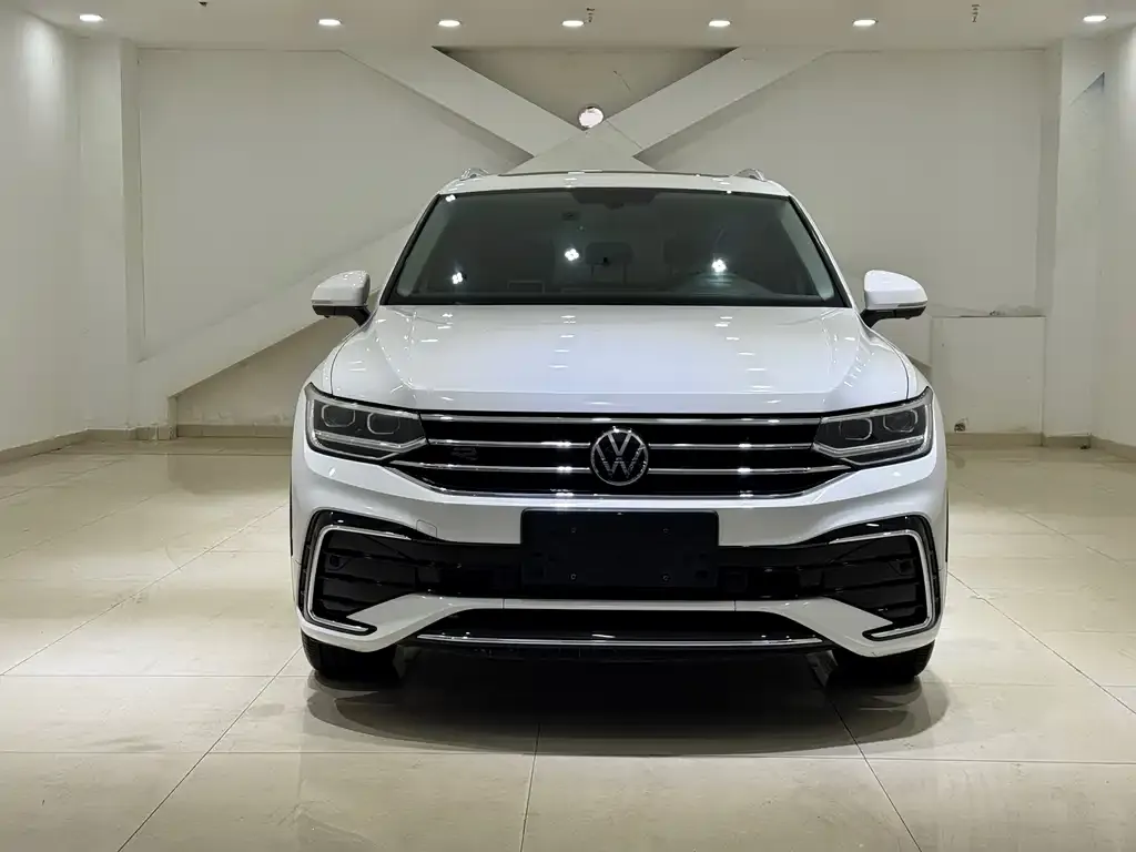 Volkswagen Tiguan L — фото 3
