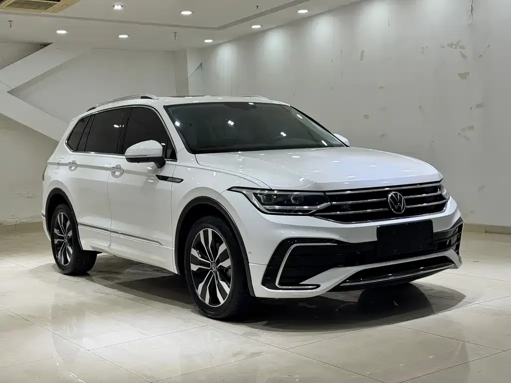 Volkswagen Tiguan L — фото 9