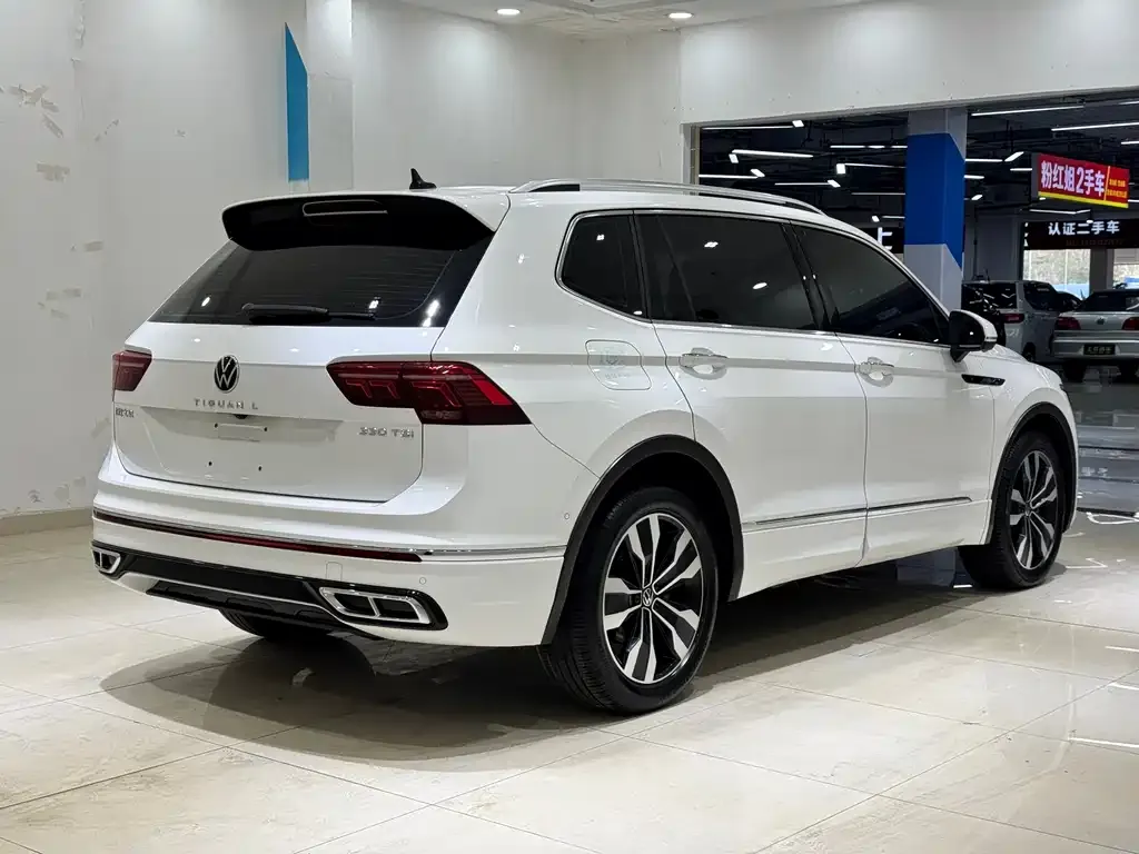 Volkswagen Tiguan L — фото 8