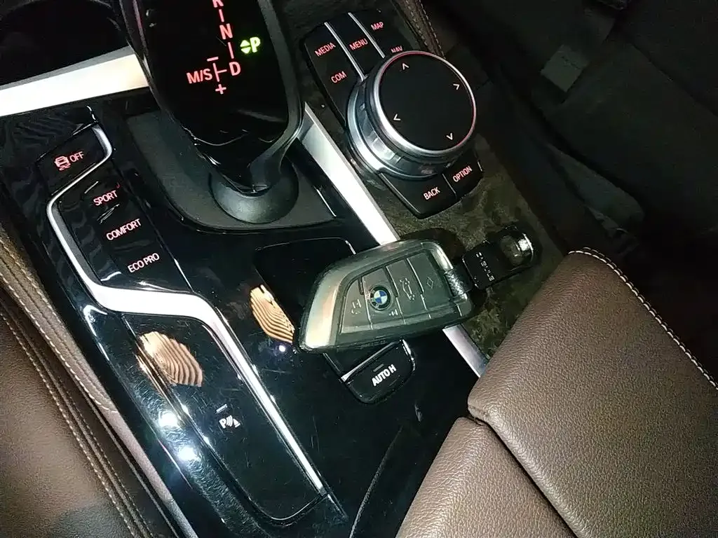 BMW 5 Series — фото 10